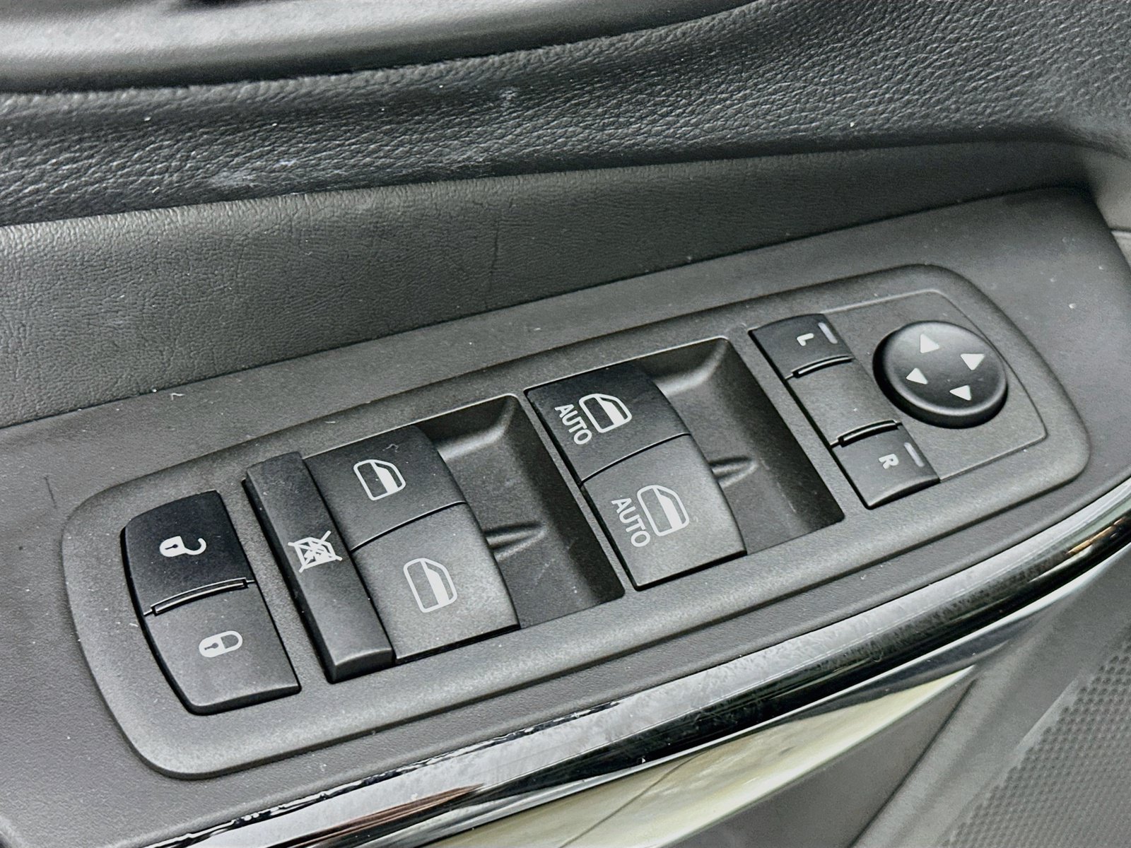 Used 2023 Jeep Cherokee Altitude Lux w/ Lux Elite Package AWD/4WD image 18