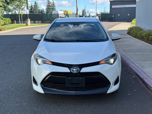 Used 2018 Toyota Corolla LE w/ Carpet Mat Package (TMS) FWD image 9