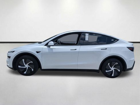 Used 2026 Tesla Model Y AWD image 7
