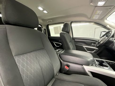 Used 2016 Nissan Titan SV image 13