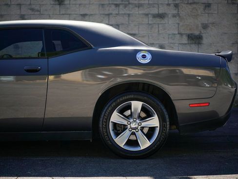 Used 2016 Dodge Challenger SXT image 10