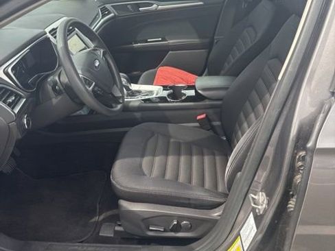 Used 2014 Ford Fusion SE image 4