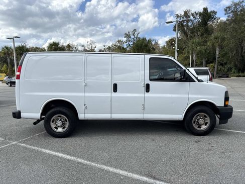 Used 2018 Chevrolet Express 2500 image 2