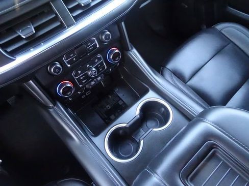 Used 2024 Chevrolet Suburban LT image 12