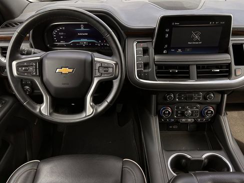 Used 2024 Chevrolet Suburban Premier RWD image 12