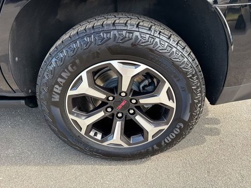 Used 2023 GMC Yukon AT4 w/ AT4 Premium Plus Package image 39