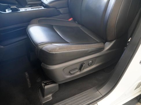 Used 2023 Nissan Pathfinder SL w/ Lighting Package (N92) FWD image 27