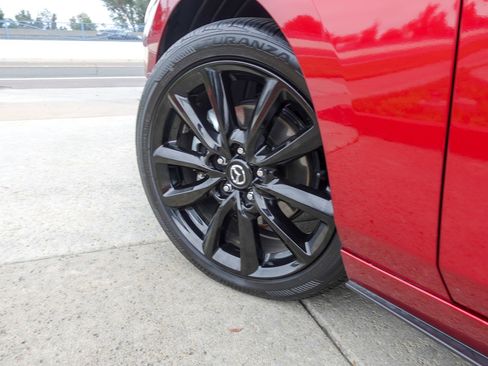 Certified 2025 MAZDA MAZDA3 Hatchback w/Premium Plus Pkg image 8