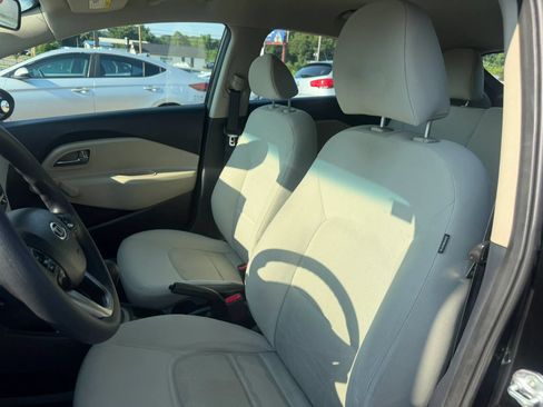 Used 2012 Kia Rio LX FWD image 10