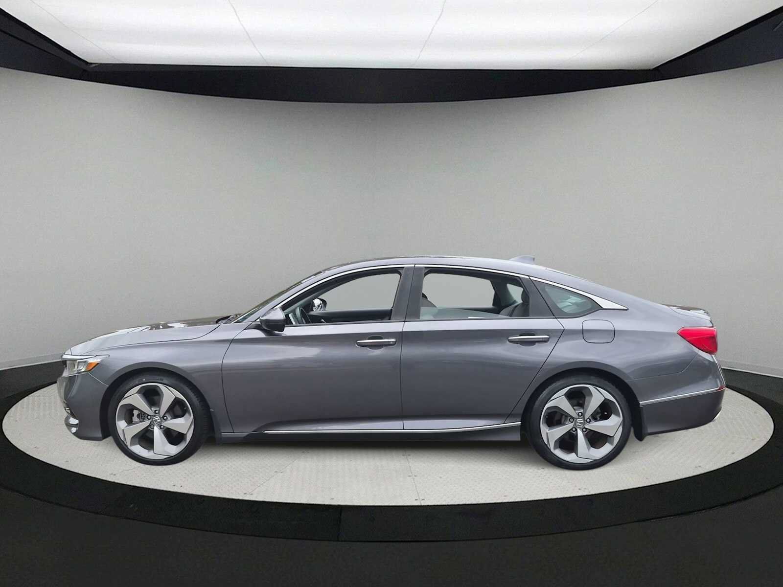 Used 2018 Honda Accord Touring image 5