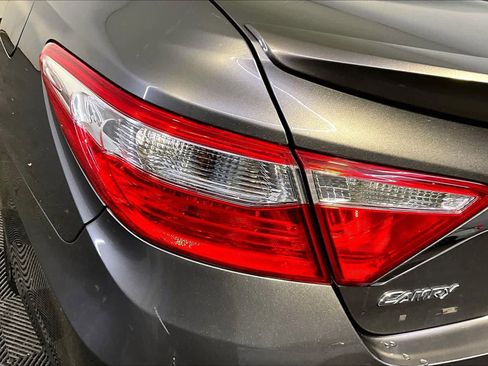 Used 2016 Toyota Camry SE image 27