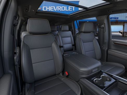 New 2026 Chevrolet Suburban Premier w/ Sun And Tow Package AWD/4WD image 17