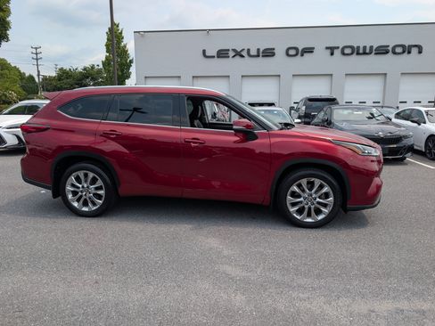 Used 2021 Toyota Highlander Limited AWD/4WD image 2