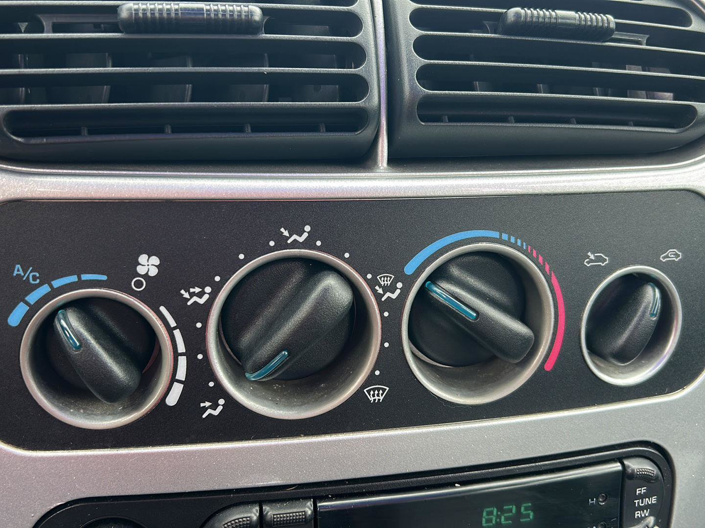 Used 2004 Dodge Neon FWD image 13