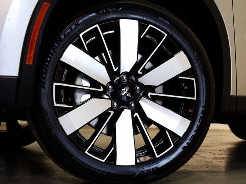 New 2025 Mitsubishi Outlander SE image 3