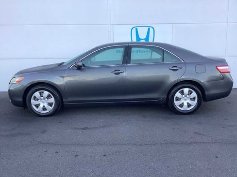 Used 2009 Toyota Camry LE image 2