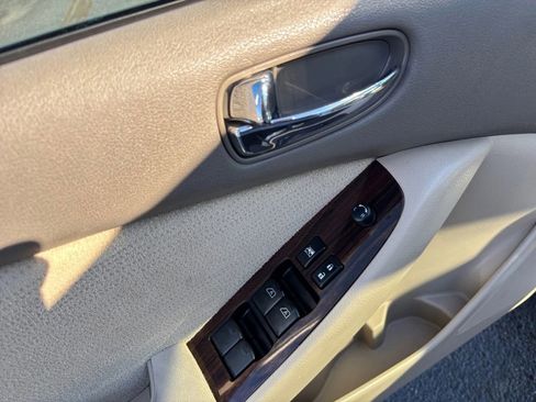 Used 2010 Nissan Altima 2.5 S w/ Convenience Plus Pkg image 16