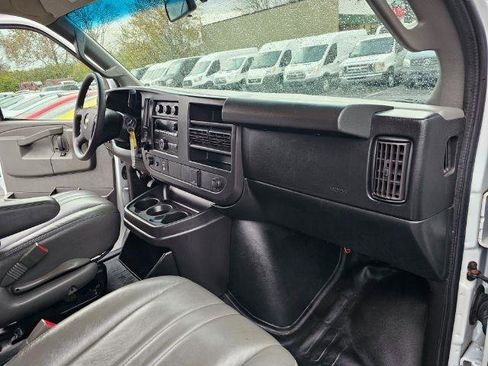 Used 2017 Chevrolet Express 2500 RWD image 8