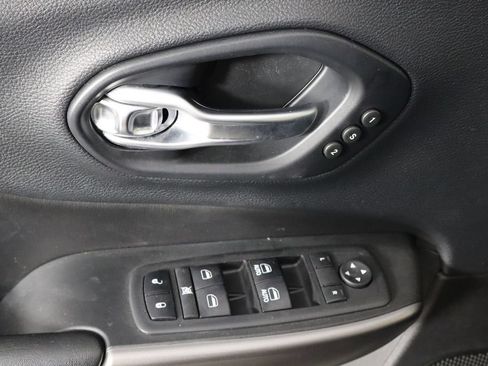 Used 2019 Jeep Cherokee Limited AWD/4WD image 20