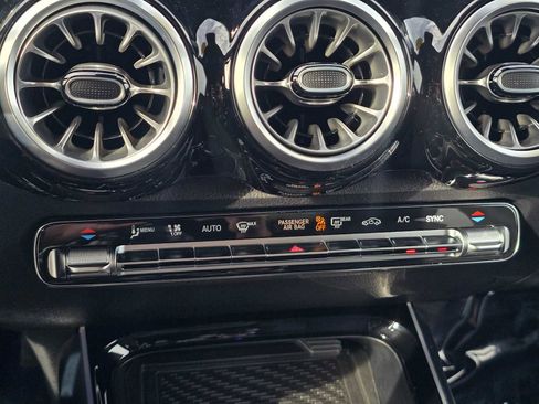 Used 2025 Mercedes-Benz GLB 250 GLB 250 image 28