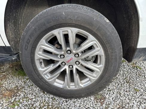 Used 2023 GMC Yukon SLT w/ SLT Premium Package image 8