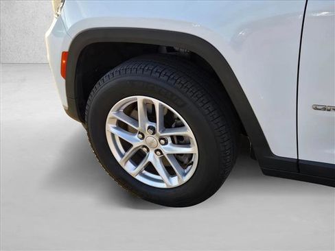 Used 2022 Jeep Grand Cherokee L Laredo w/ Luxury Tech Group I image 19