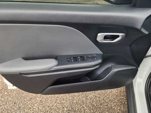 Used 2025 Kia K4 FWD image 19