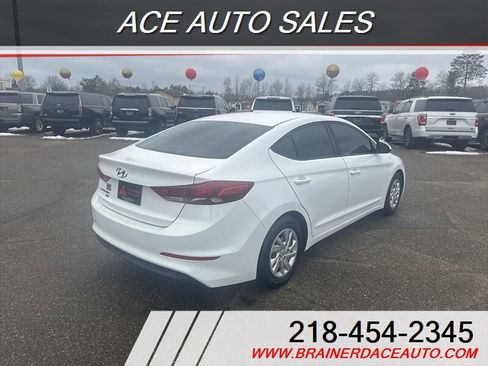 Used 2018 Hyundai Elantra SE image 3