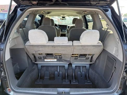 Used 2018 Toyota Sienna LE w/ Carpet Mat Package AWD/4WD image 19