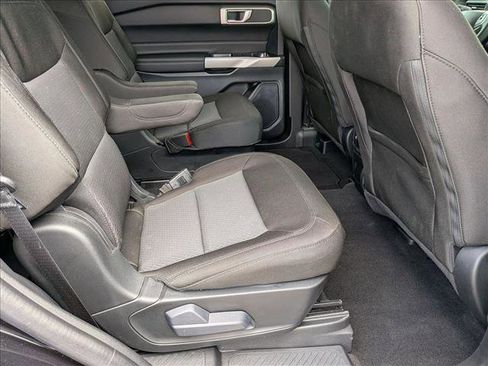 Used 2024 Ford Explorer XLT RWD image 19