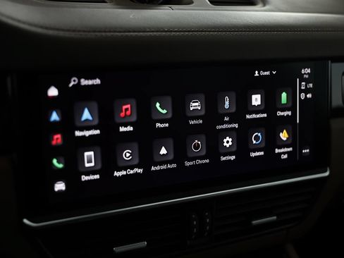 Certified 2023 Porsche Cayenne Turbo S AWD/4WD image 39