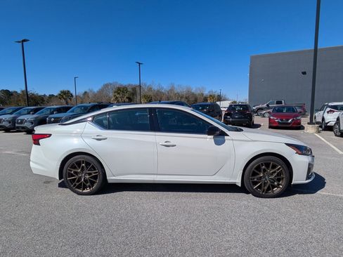 New 2025 Nissan Altima 2.5 SR image 2