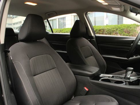 Used 2024 Nissan Altima 2.5 SV AWD/4WD image 27