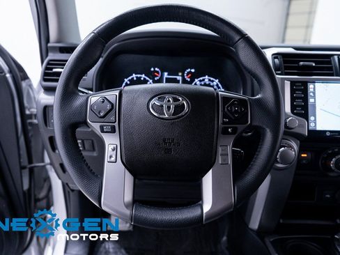 Used 2021 Toyota 4Runner SR5 Premium image 18
