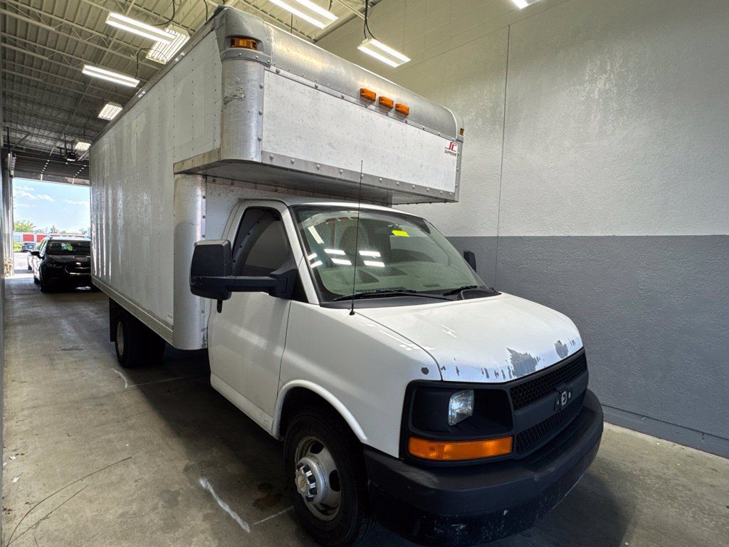 Used 2011 Chevrolet Express 3500 Extended RWD image 4
