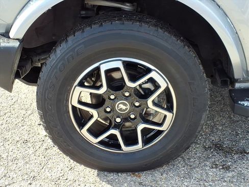 Used 2023 Ford Bronco Outer Banks image 9