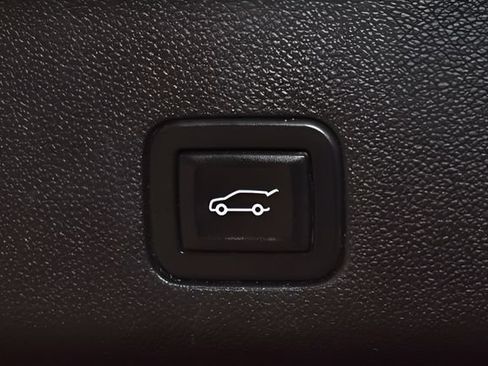 Used 2024 GMC Yukon SLT w/ SLT Premium Package AWD/4WD image 25