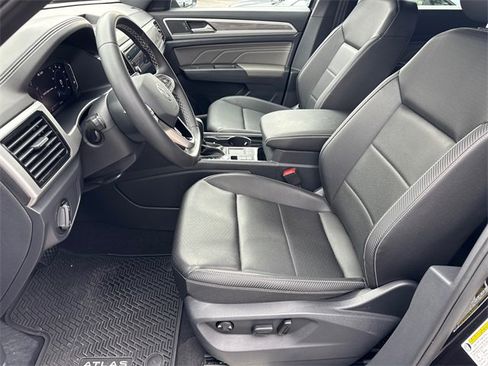 Used 2023 Volkswagen Atlas Cross Sport SE image 9