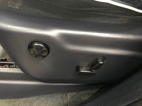 Used 2017 Jeep Grand Cherokee Overland w/ Jeep Active Safety Group image 13