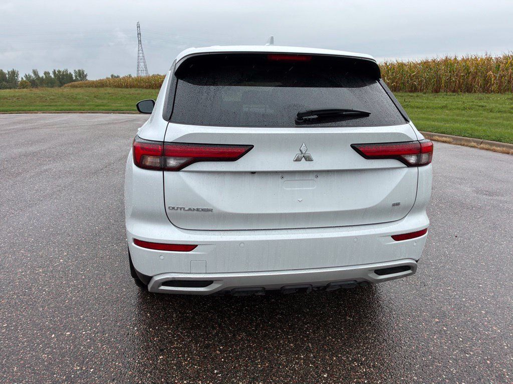 Used 2023 Mitsubishi Outlander ES AWD/4WD image 7