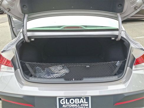 Used 2025 Hyundai Elantra SEL image 30