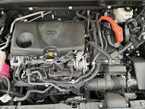 Used 2021 Toyota Venza LE image 11