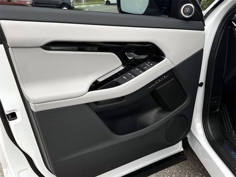 New 2026 Land Rover Range Rover Evoque Dynamic SE image 15