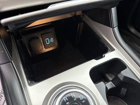 Used 2022 Ford Explorer XLT image 27