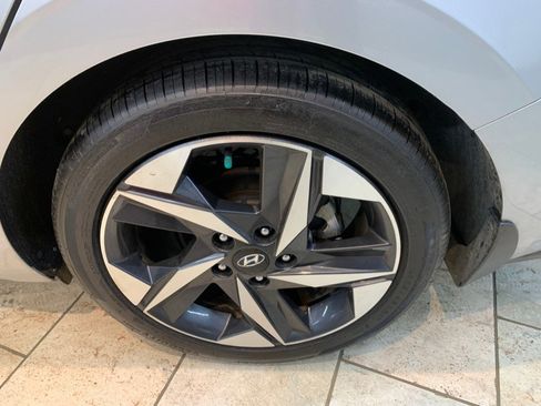 Used 2022 Hyundai Elantra SEL w/ Convenience + Premium Package image 11