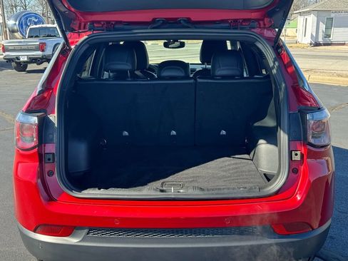 Used 2025 Jeep Compass Limited image 24