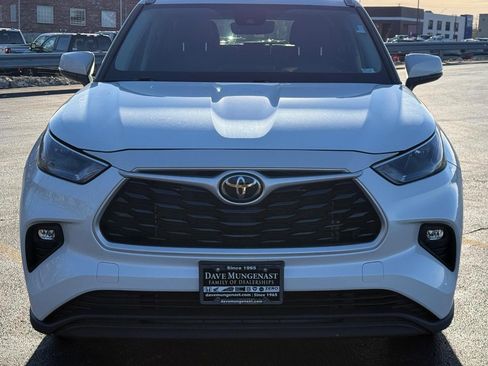 Used 2022 Toyota Highlander XLE image 9