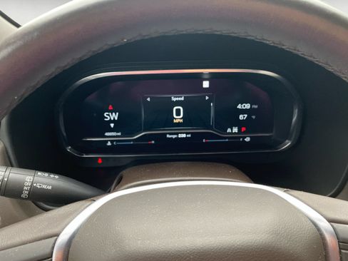 Certified 2022 GMC Yukon SLT w/ SLT Luxury Package AWD/4WD image 13