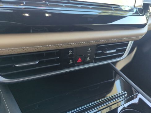 New 2026 Volkswagen Atlas Cross Sport SE image 12