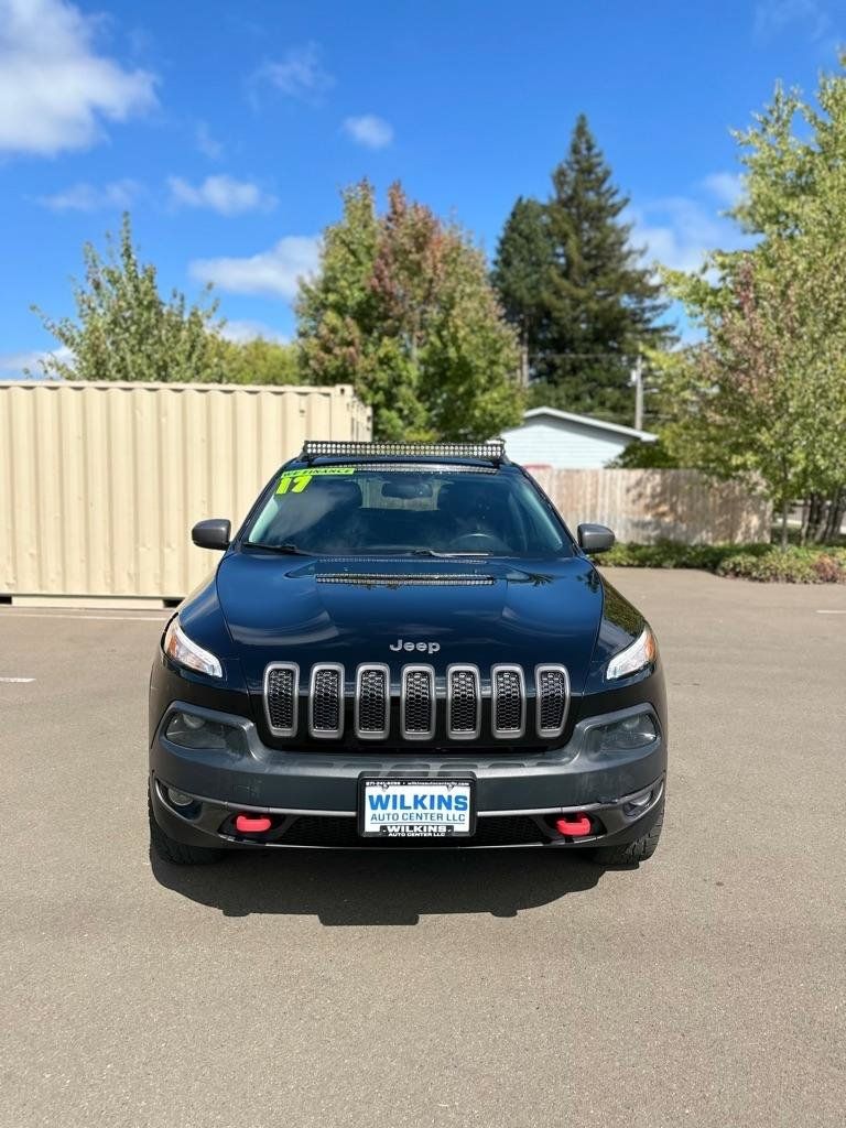 Used 2017 Jeep Cherokee Trailhawk w/ Comfort & Convenience Group AWD/4WD image 2